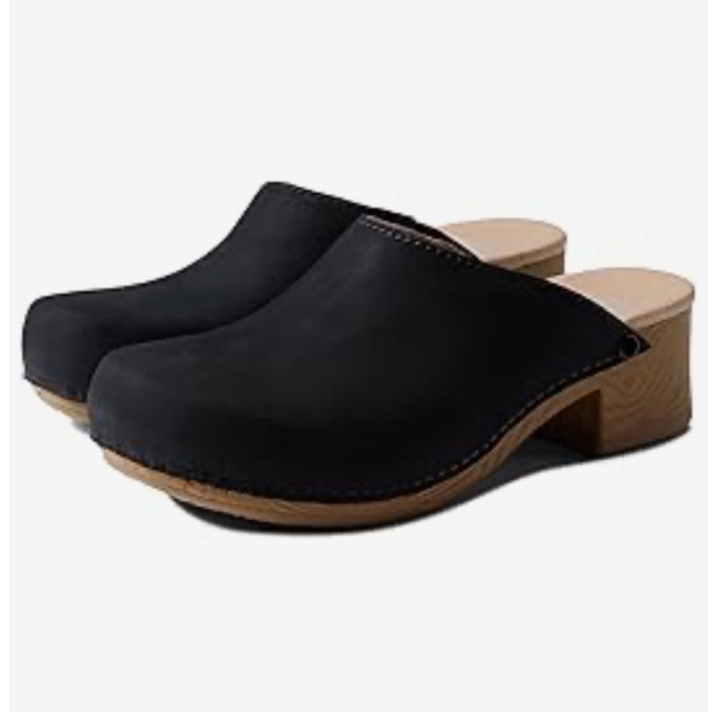 Dansko Giulia clogs, black milled nubuck Size 39 (8.5-9)